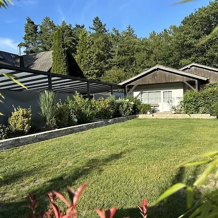 Nyaraló Dahlke With Fireplace And Sauna Rheinböllen