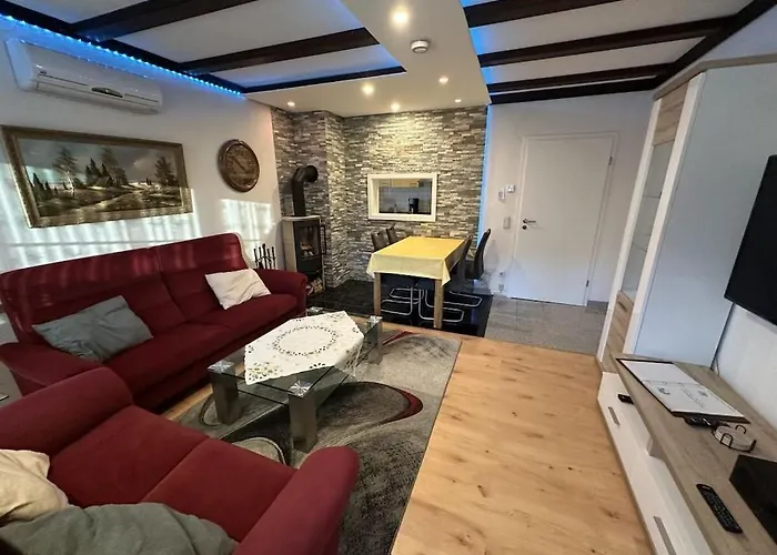 בית נופש Dahlke With Fireplace And Sauna Rheinböllen